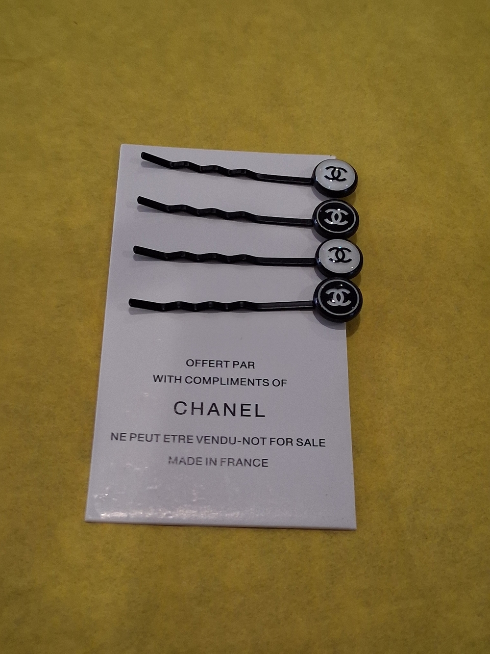 Chanel GWP Logo Black & White Bobby Pin Set. - Picture 4 of 4